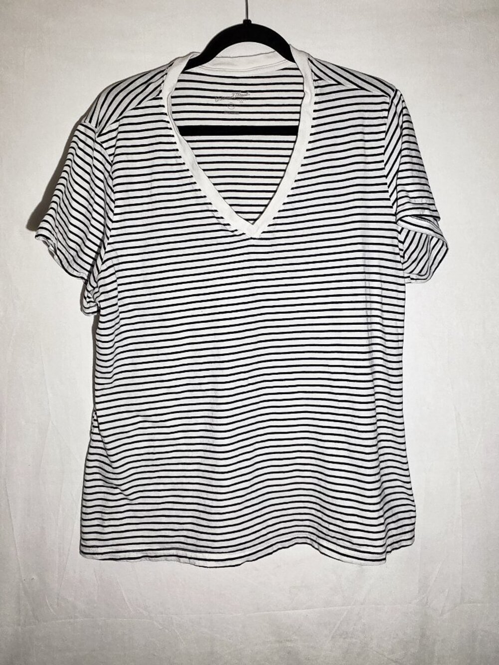 XXL universal thread striped v neck t shirt womens black white